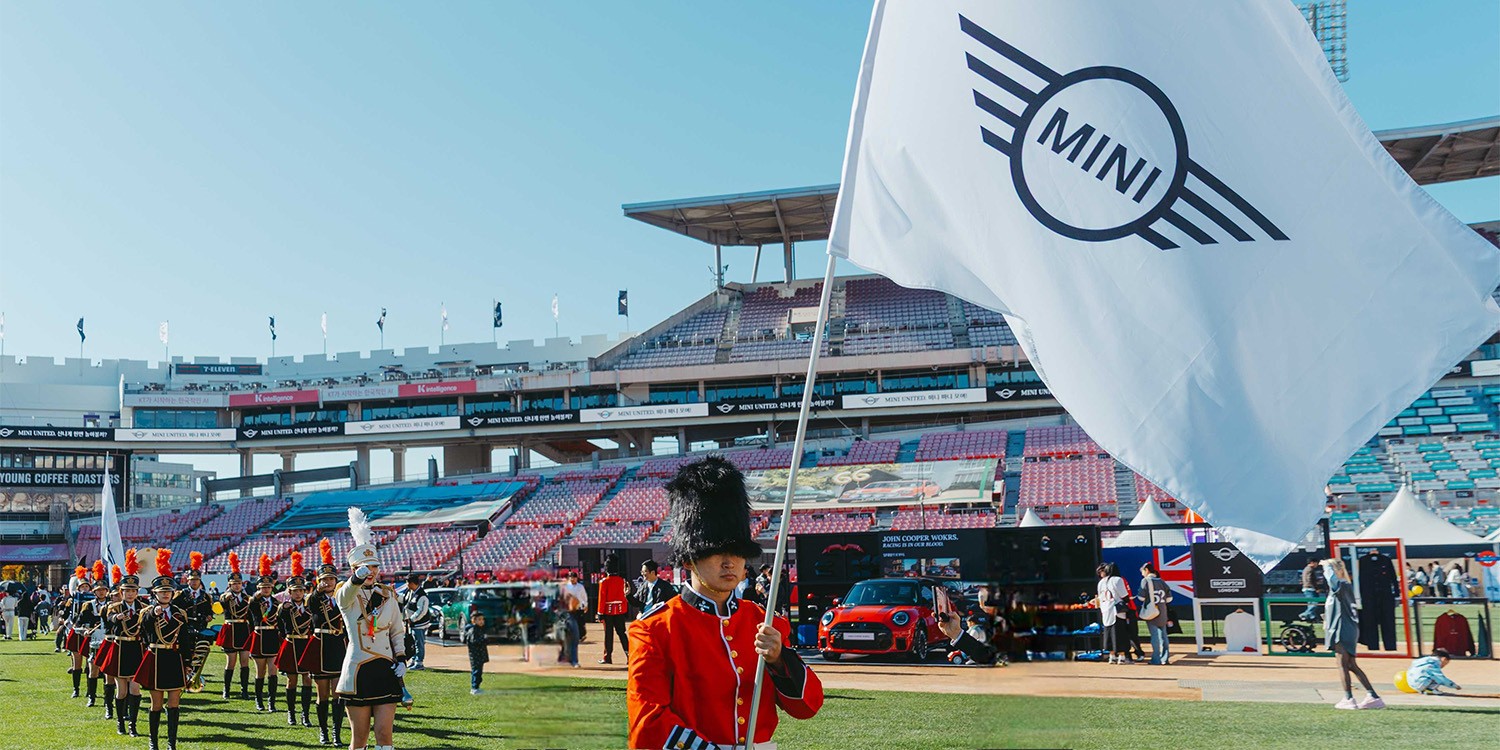 MINI를 사랑하는 사람들의 열정이 모인 퍼레이드 현장.
